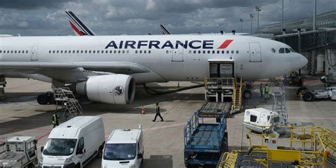 air france flight attendant salary.